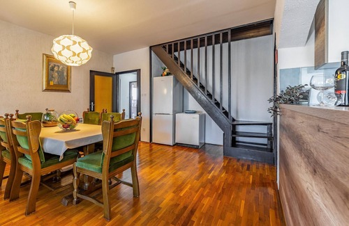 Medulin Apartment | Discover a 5 Bedroom Retreat in Medulin with Ocean Views
