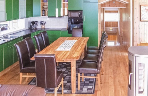 Øvre Ramse House | Spacious 5 Bedroom Retreat in Pet-Friendly Dølemo