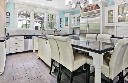 Blanco House | 5 Bedroom Luxury Estate with a pool you have to see to believe!