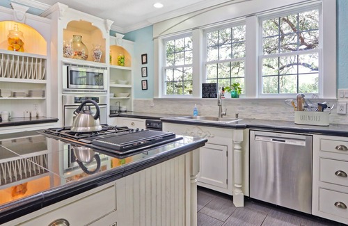 Blanco House | 5 Bedroom Luxury Estate with a pool you have to see to believe!