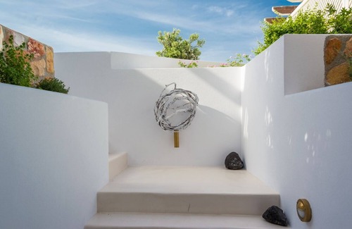 Akrotiri Villa | Exquisite 5-Bedroom Villa with Pool & Oceanfront Views