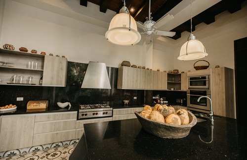 Centro House | Indulge in Comfort at Cattleya Luxury House with Spa & Pool