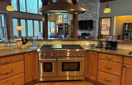 Gainesville House | Dreamy 5 Bedroom Retreat with Pool & Private Boat Dock
