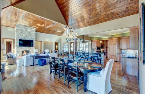 Gainesville House | Dreamy 5 Bedroom Retreat with Pool & Private Boat Dock
