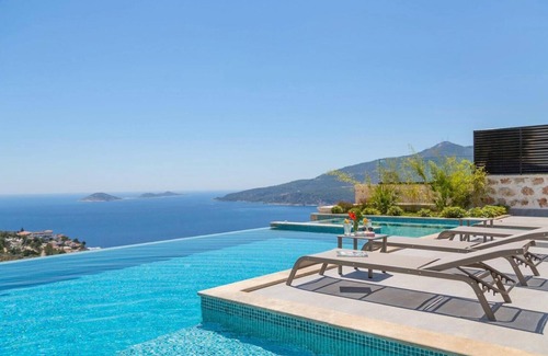 Kas Villa | Elegant 5 Bedroom Villa with Infinity Pool & Jacuzzi