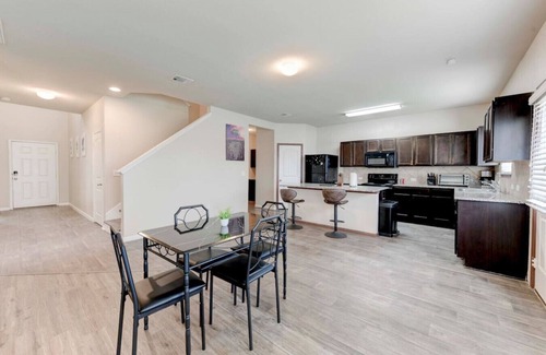 Austin House | 5 Bedroom Modern Home