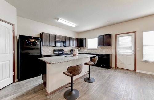 Austin House | 5 Bedroom Modern Home