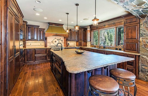 South Lake Tahoe House | Mountain Retreat: 5 Bedroom Estate with Indoor Pool