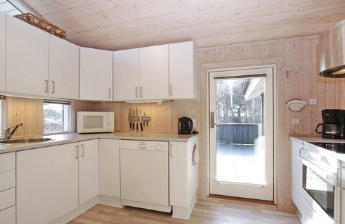 Bønnerup Strand House | Discover a 5-Bedroom Retreat in Beautiful Glesborg