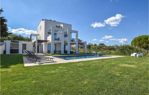 Partinico House | Family-Friendly 5 Bedroom Retreat in Trappeto with Pool