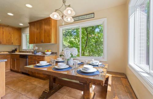 East Millcreek House | Ideal 5 Bedroom Stay Near City Attractions and Ski Resorts