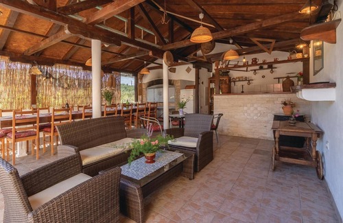 Banj House | Relaxing Villa with Pool and Ocean Views for Your Getaway
