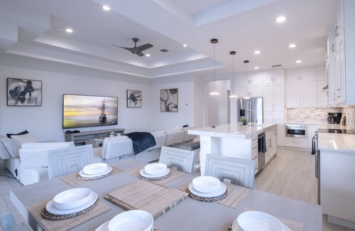 Naples Park House | Exceptional 5 Bedroom Pool & Spa Home with Ocean View