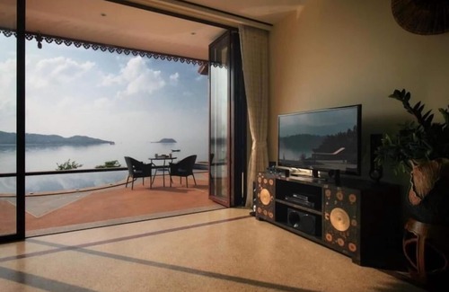Hin Hong Villa | 5 Bedroom Sea Front Villa with Private Pool in Koh Phangan