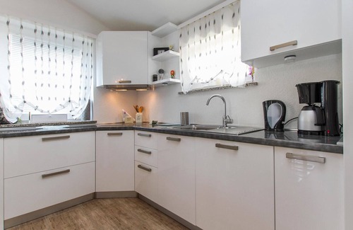 Nedescina House | Ideal 5 Bedroom Retreat in Nedescina with Private Pool