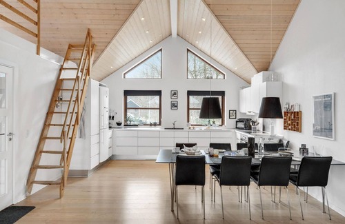Grena Strand House | Relaxing Beachfront Retreat Steps from the Sandy Shore