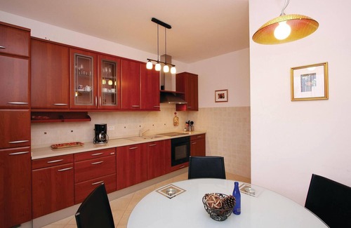 Liznjan House | Comfortable 5-Bedroom Accommodation in Liznjan with Pool
