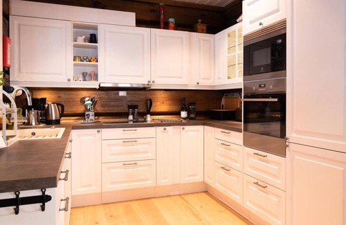 yer House | Family-Friendly 5 Bedroom Retreat in Øyer with Spa & Views