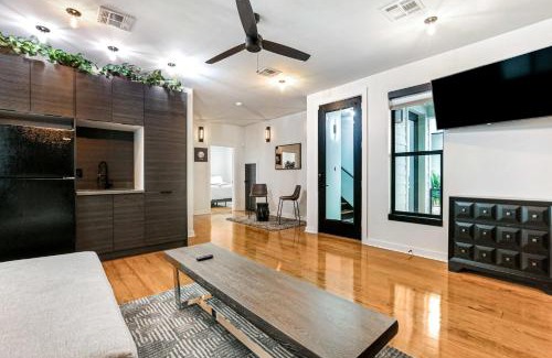 Faubourg Lafayette Villa | Experience Eclipse Rooftop Villa with Pool and 9.1 Rating