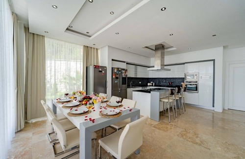 Islamlar Villa | Ideal 5 Bedroom Villa with Pools, Perfect for Large Groups