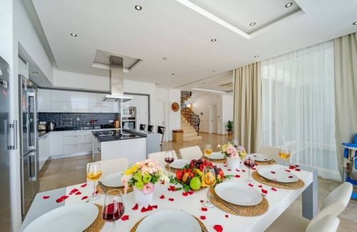 Islamlar Villa | Ideal 5 Bedroom Villa with Pools, Perfect for Large Groups