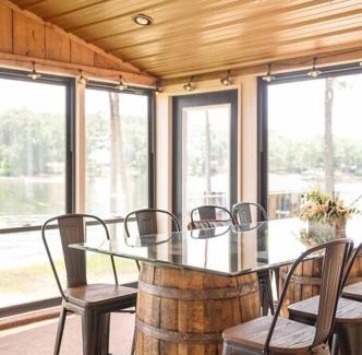 Henrico House | Welcoming 5 Bedroom Waterfront Home on LKG for Families