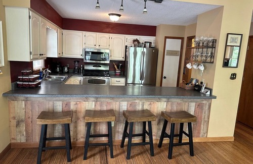 Bracey House | Family-Friendly Waterfront Lakehouse with Fun Amenities