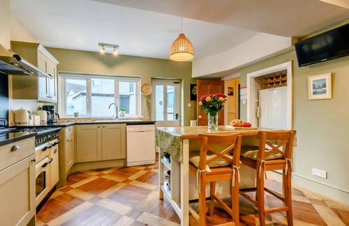Keswick House | Historic 5-Bedroom Coach House with Private Garden & Pool