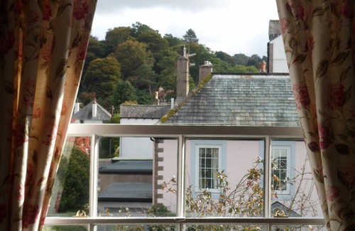 Keswick House | Historic 5-Bedroom Coach House with Private Garden & Pool