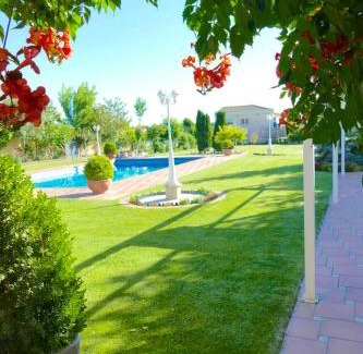 Villamayor House | Spacious 5-Bedroom Retreat with Private Pool in Salamanca