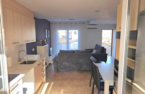 Oliva House | Spacious 5 Bedroom Retreat Just Steps from the Ocean