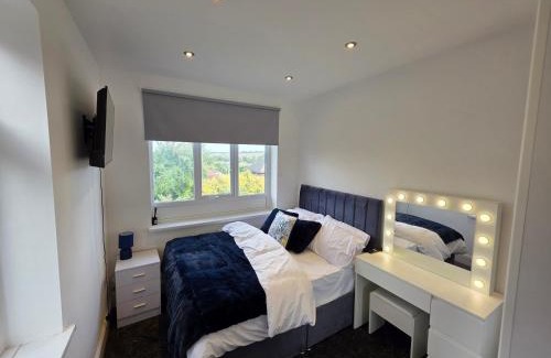 Woodthorpe House | 5 Beds 7 guests Private Garden Free Parking