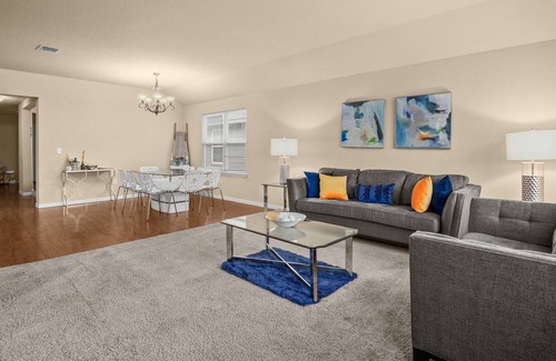 Austin House | Perfect Getaway for Families with Pool Table & Pet-Friendly