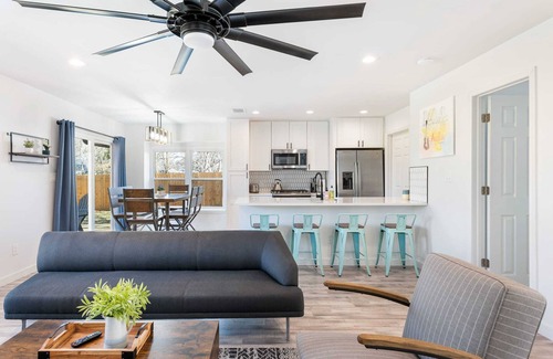 Franklin Park House | Pet-Friendly 5 BR Home Near Downtown - Top Rated & Sleeps 10