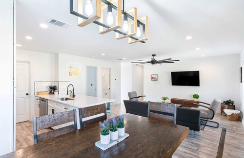 Franklin Park House | Pet-Friendly 5 BR Home Near Downtown - Top Rated & Sleeps 10