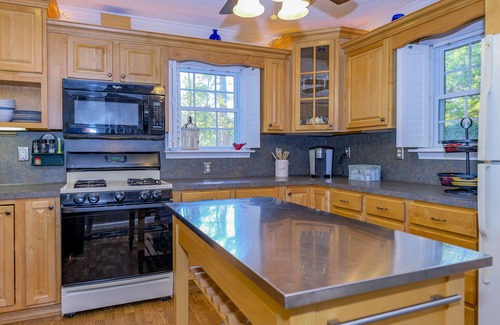 Henrico House | Pet-Friendly Lakeview Retreat with Game Room & Kayaks