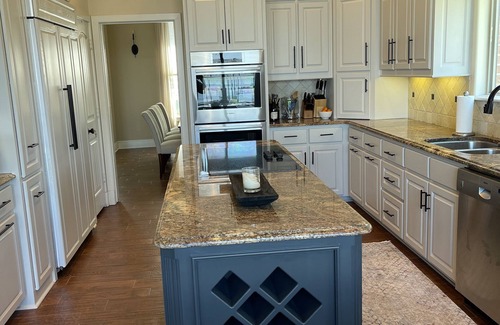 Cedar Creek Reservoir House | Family-Friendly 5 BR Lakeview Retreat with Hot Tub & Gameroom