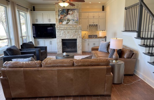 Cedar Creek Reservoir House | Family-Friendly 5 BR Lakeview Retreat with Hot Tub & Gameroom
