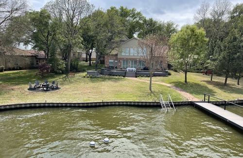 Cedar Creek Reservoir House | Family-Friendly 5 BR Lakeview Retreat with Hot Tub & Gameroom