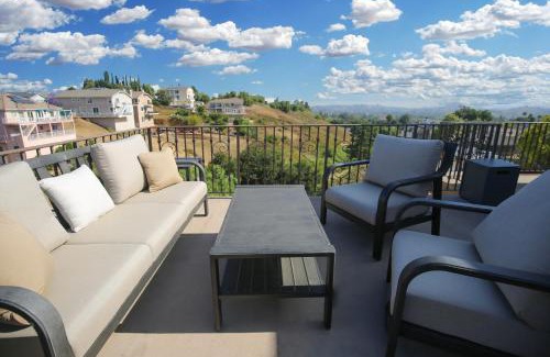 Thousand Oaks House | 5 BR/5 BA Getaway with Scenic Views and Pet-Friendly Amenities