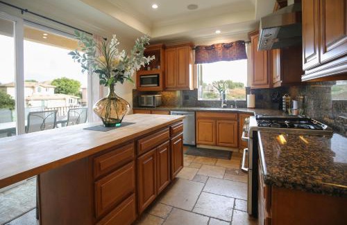 Thousand Oaks House | 5 BR/5 BA Getaway with Scenic Views and Pet-Friendly Amenities