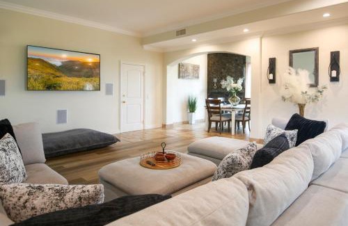 Thousand Oaks House | 5 BR/5 BA Getaway with Scenic Views and Pet-Friendly Amenities