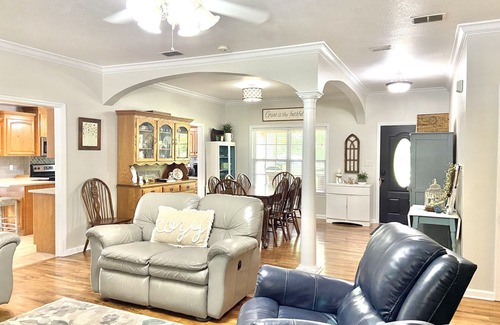 Havana House | Perfect 5 BR Ranch Home with Private Pool & Family Amenities