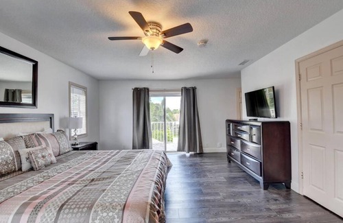Boynton Beach House | Spacious 5 BR Mansion with Pool & Jacuzzi in Boynton Beach