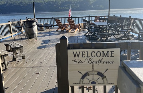 Moravia Cottage | Experience a 5 BR Boathouse Retreat on Skaneateles Lake