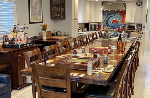 North Beach Haven House | Ideal 5 BR Retreat with Gourmet Kitchen & Hot Tub Steps to Beach