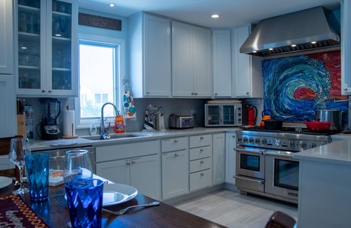 North Beach Haven House | Ideal 5 BR Retreat with Gourmet Kitchen & Hot Tub Steps to Beach