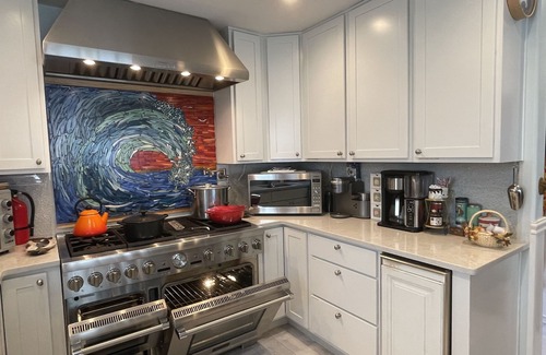 North Beach Haven House | Ideal 5 BR Retreat with Gourmet Kitchen & Hot Tub Steps to Beach