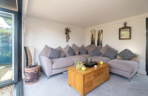 Knodishall House | Discover 5 Burrells Cottages: Pet & Child-Friendly Retreat