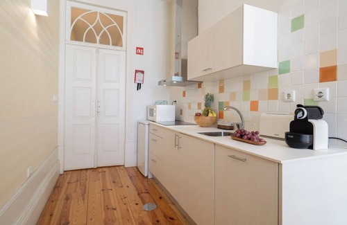 Lordelo do Ouro e Massarelos Apartment | Discover 5 Rustic Flats with Jacuzzi & Garden Oasis